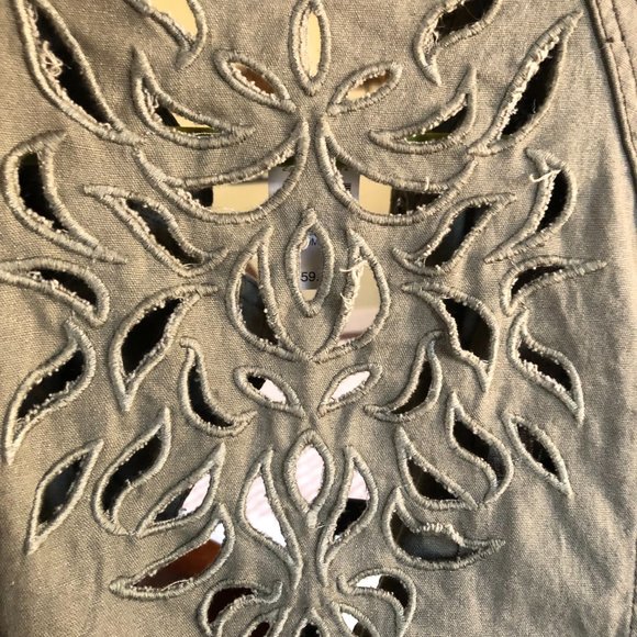 light weight army green jacket with cutouts in the back Linnen and cotton blend. - Picture 5 of 6